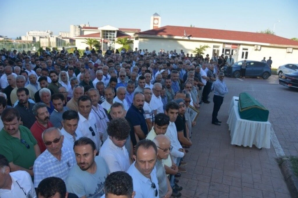 Merhum Dekan Taşmektepligil Gözyaşlarıyla Memleketine Uğurlandı