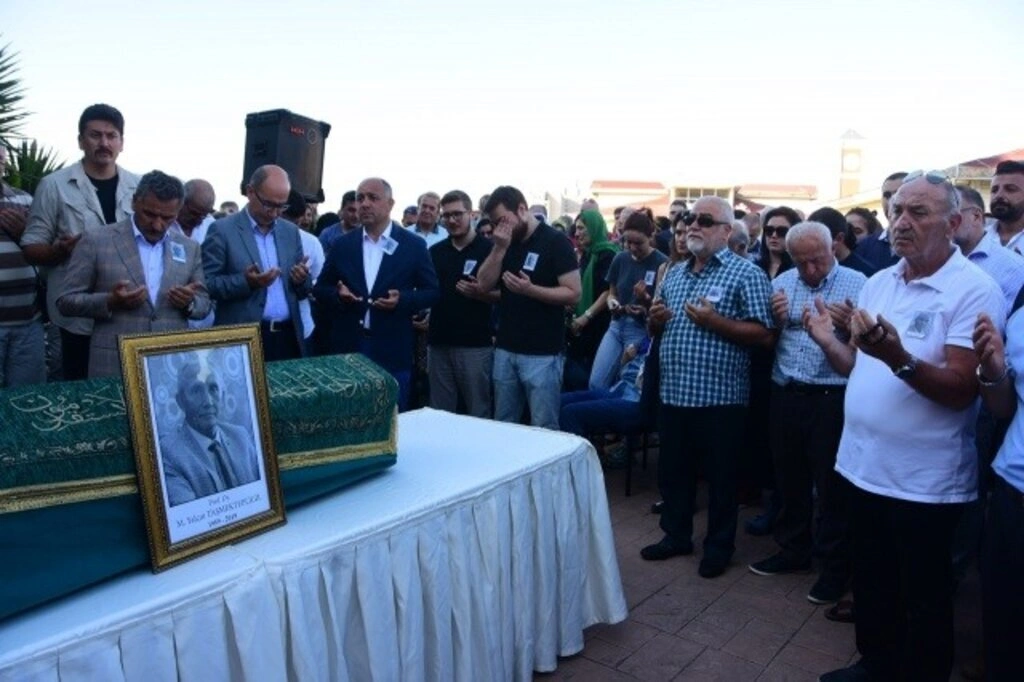 Merhum Dekan Taşmektepligil Gözyaşlarıyla Memleketine Uğurlandı