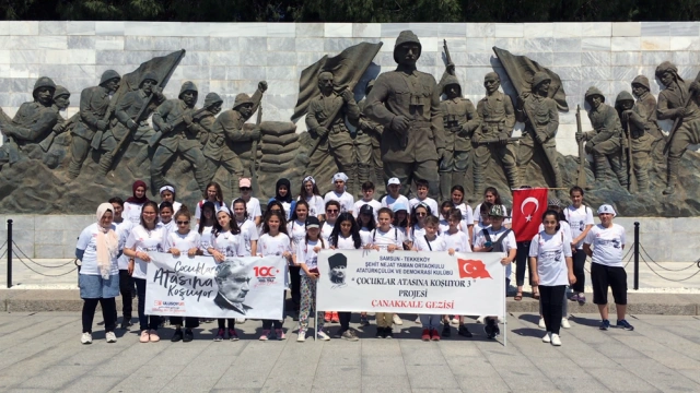 Öğretmen Deniz Gömeç yönetiminde okul külüpleri çalışmalarına örnek proje