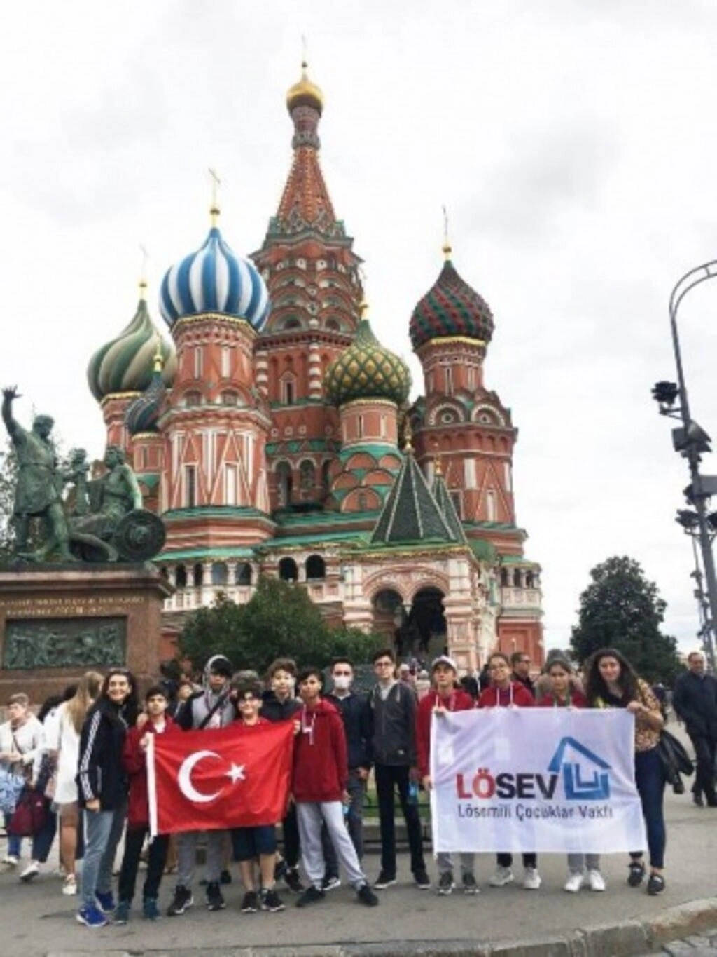 LÖSEV’in desteklediği 10 çocuk 11 madalya ile ülkemize döndü