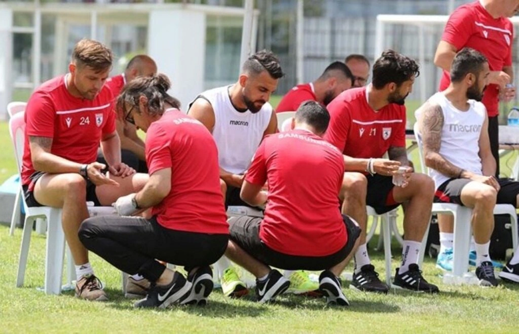 Samsunsporlu futbolcular laktat performans testinden geçti