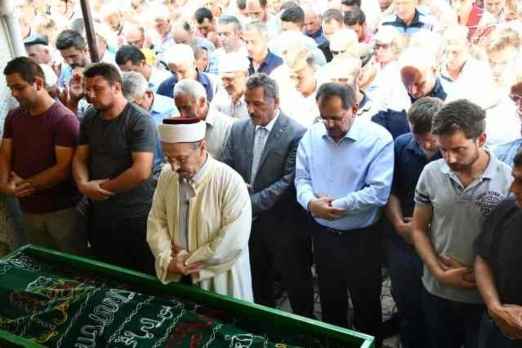 3 kuzen gözyaşlarıyla toprağa verildi