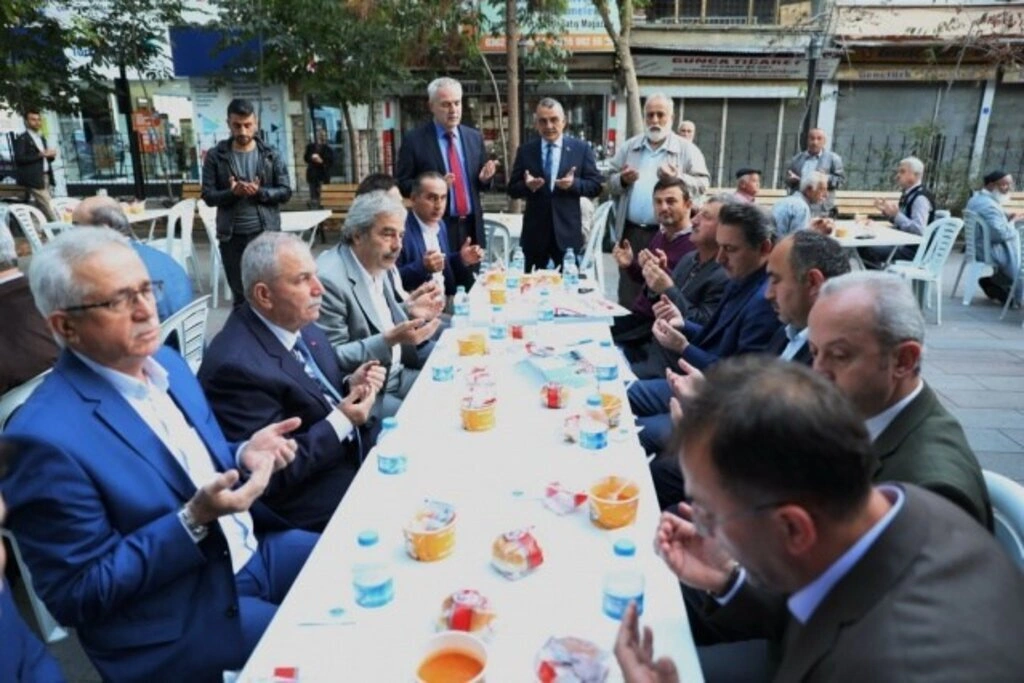 Samsun Büyük Camii cemaatine sıcak çorba ikramı