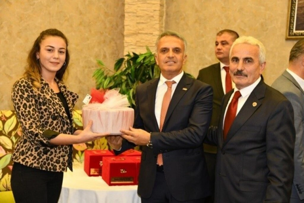 Muhtarlar Günü kapsamında Sevgi Kafe’de akşam yemeği düzenlendi