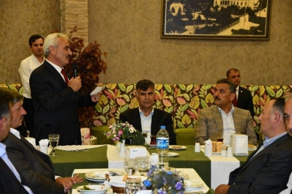 Muhtarlar Günü kapsamında Sevgi Kafe’de akşam yemeği düzenlendi
