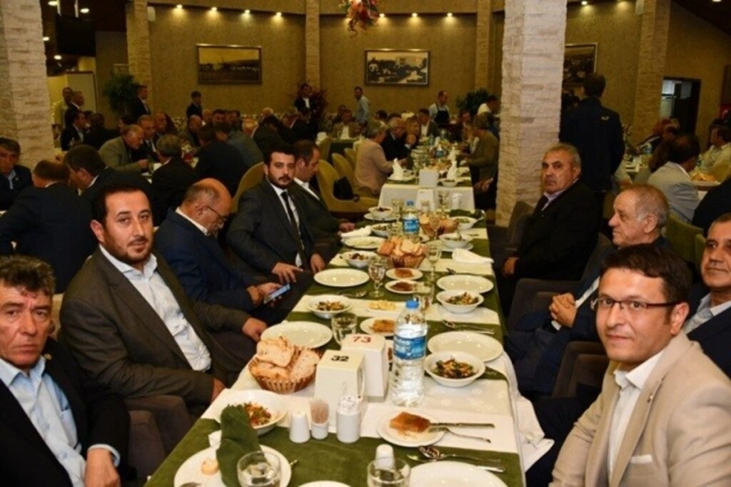 Muhtarlar Günü kapsamında Sevgi Kafe’de akşam yemeği düzenlendi