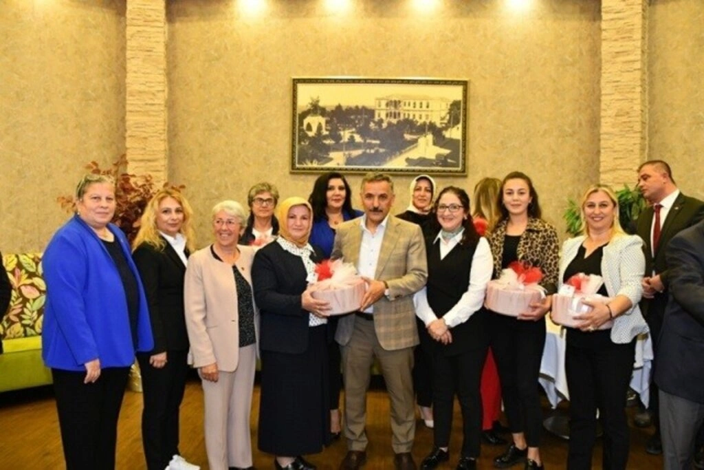 Muhtarlar Günü kapsamında Sevgi Kafe’de akşam yemeği düzenlendi