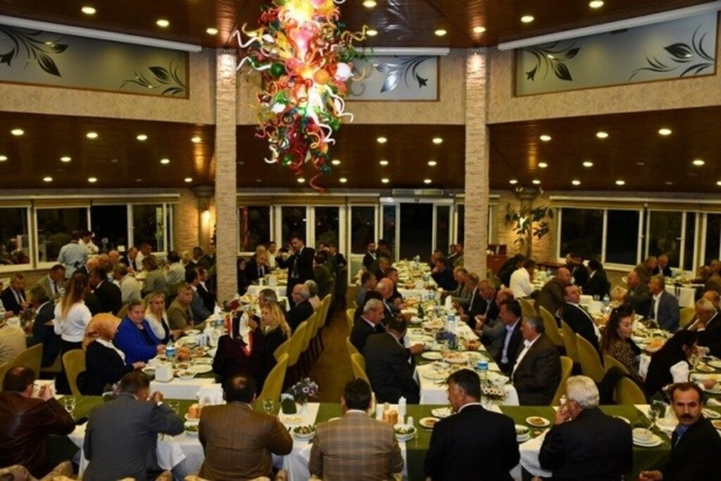 Muhtarlar Günü kapsamında Sevgi Kafe’de akşam yemeği düzenlendi