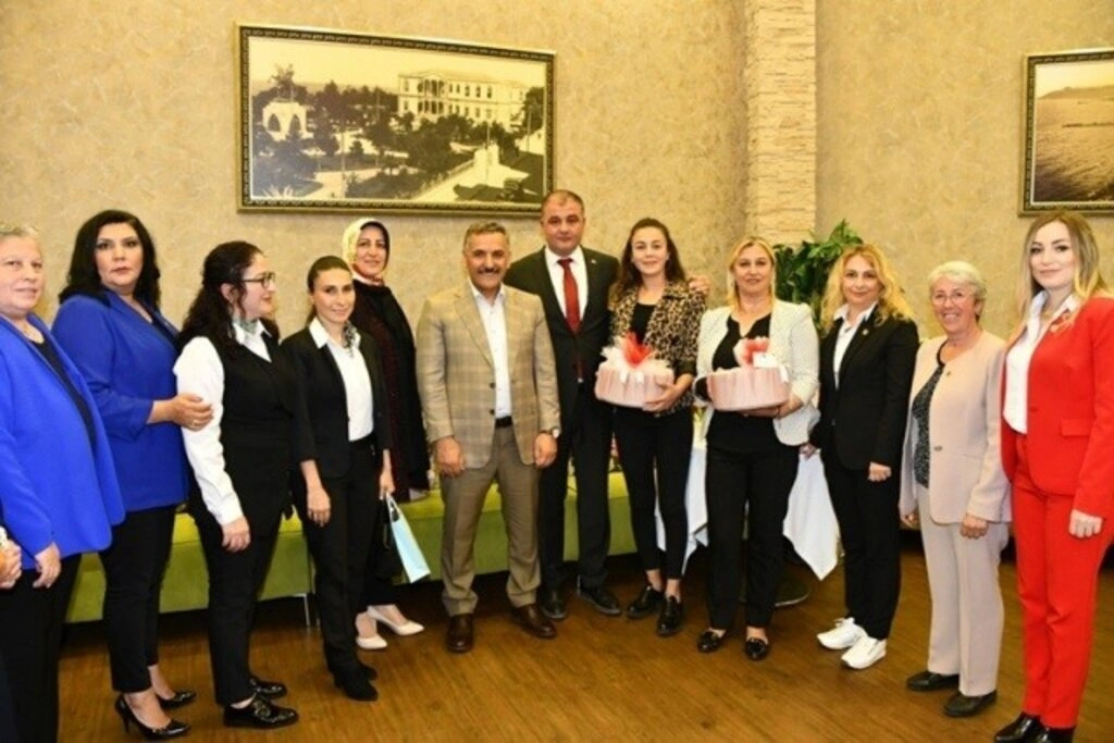 Muhtarlar Günü kapsamında Sevgi Kafe’de akşam yemeği düzenlendi