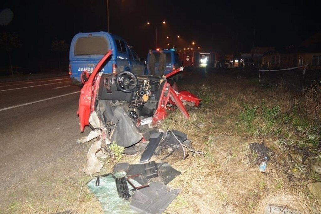 Minibüsle çarpışan otomobilin LPG tankı patladı: 6 ölü, 4 yaralı