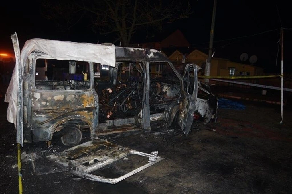 Minibüsle çarpışan otomobilin LPG tankı patladı: 6 ölü, 4 yaralı