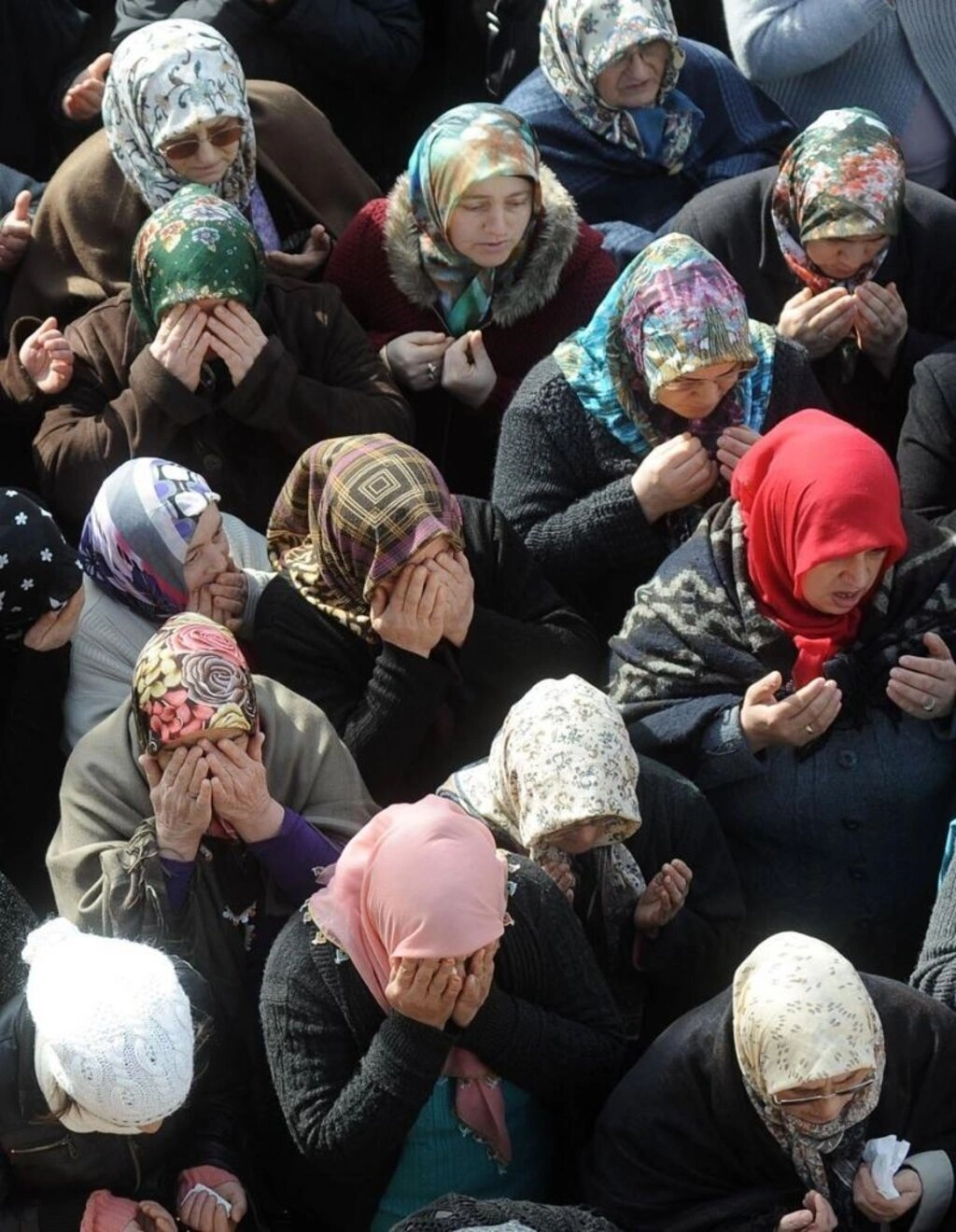 Terme'deki kazada hayatını kaybeden 6 kişi Ayvacık'ta toprağa verildi