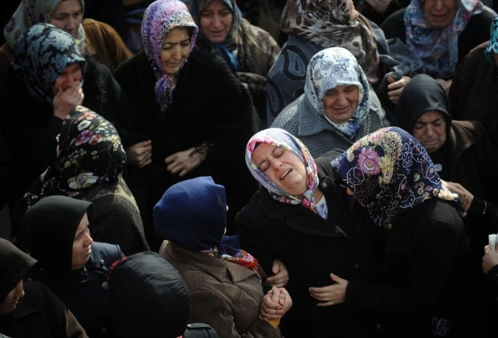 Terme'deki kazada hayatını kaybeden 6 kişi Ayvacık'ta toprağa verildi