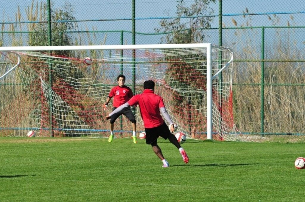 Samsunspor Antalya Kampı Devam Ediyor