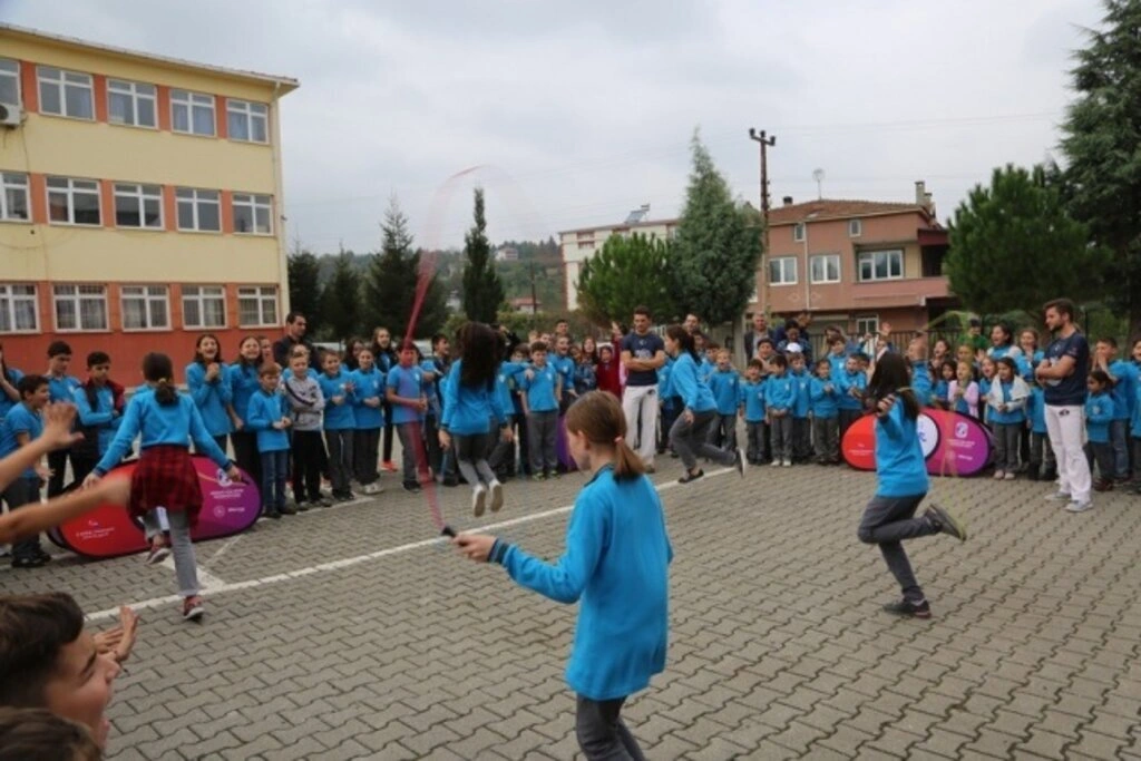 Tekkeköy Gökçe Karaoğlan Ortaokulu'nda ödüllü spor etkinliği