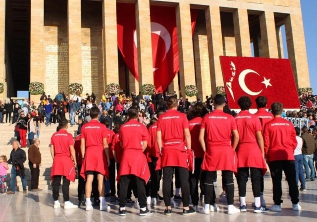 Samsunspor Futbol Akademisi oyuncuları Ata'nın huzurunda