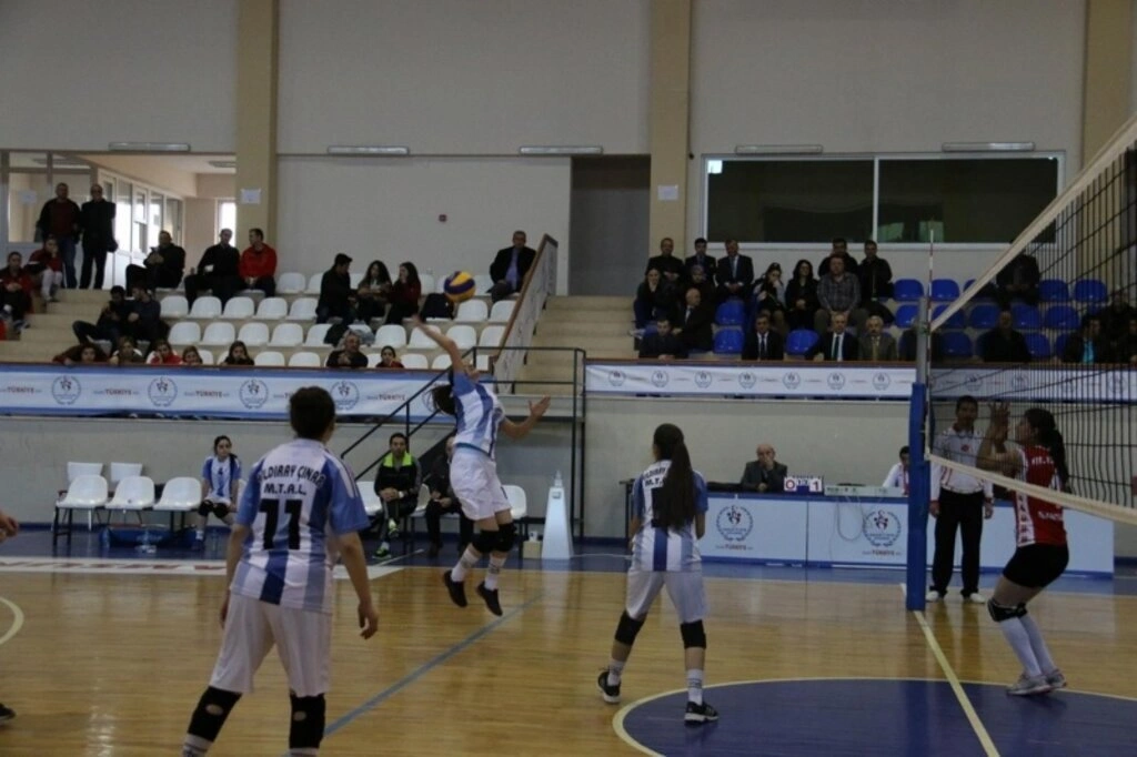 SAMSUN VOLEYBOL GENÇ ERKEKLER VE GENÇ BAYANLAR İL BİRİNCİLİĞİ SONA ERDİ