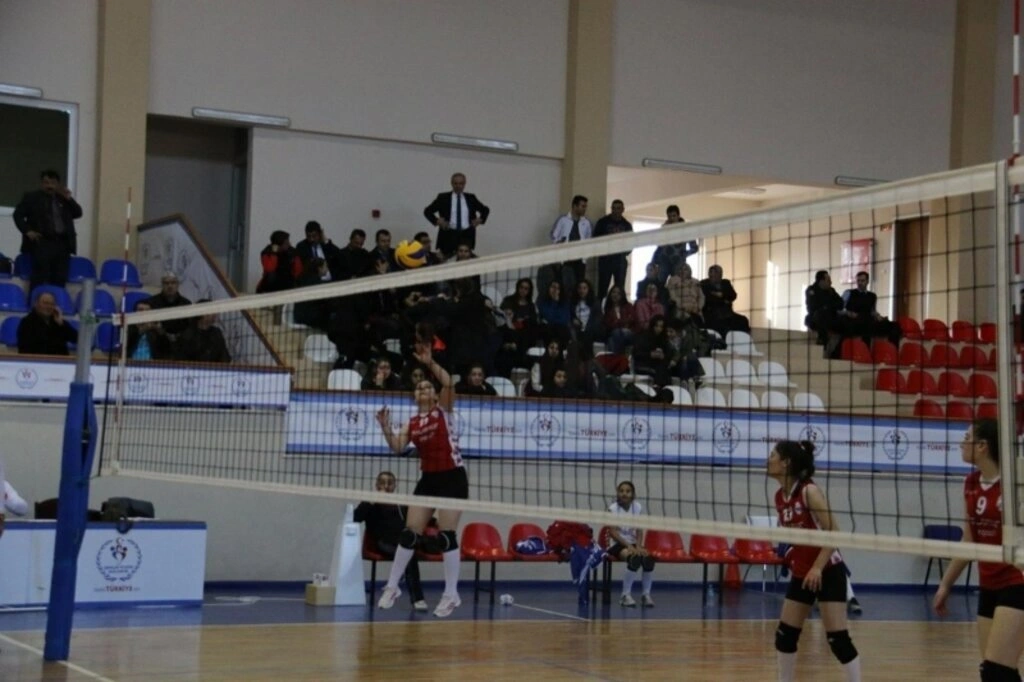 SAMSUN VOLEYBOL GENÇ ERKEKLER VE GENÇ BAYANLAR İL BİRİNCİLİĞİ SONA ERDİ
