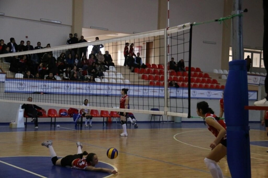 SAMSUN VOLEYBOL GENÇ ERKEKLER VE GENÇ BAYANLAR İL BİRİNCİLİĞİ SONA ERDİ