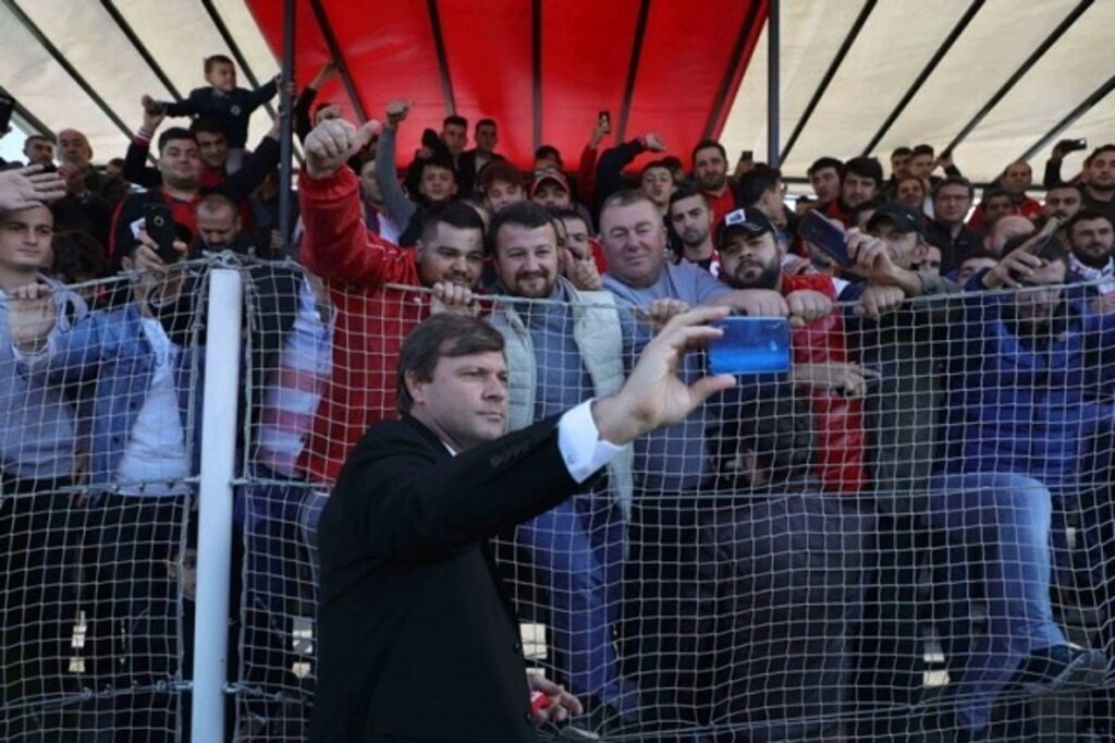 Ertuğrul Sağlam imzayı attı