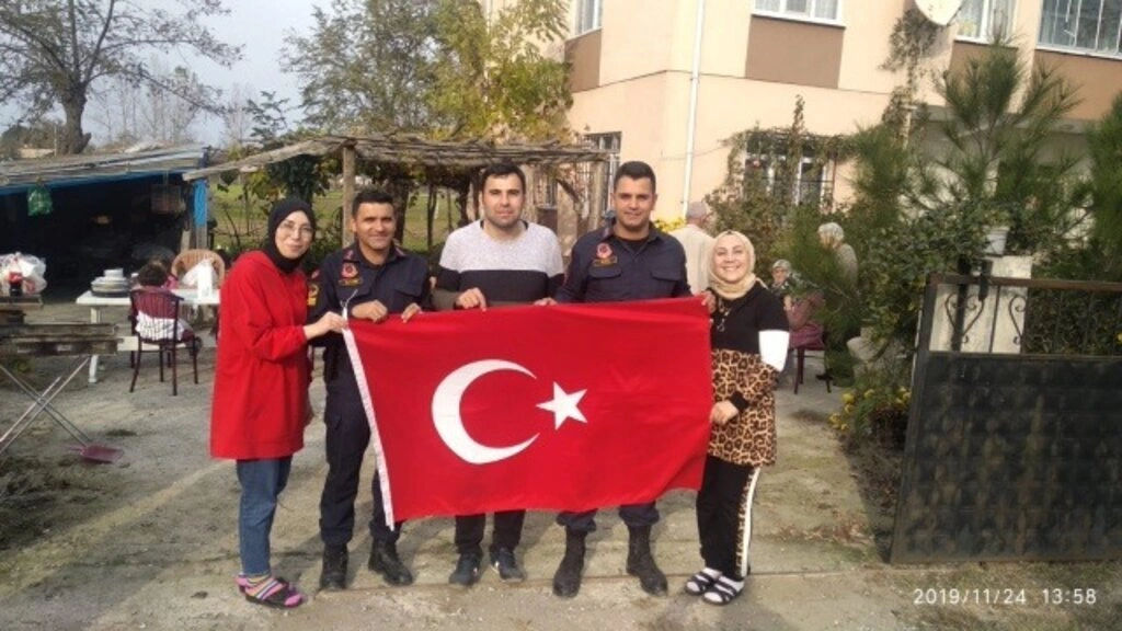 Genç Kızılay'dan, Küçük bir hediye büyük mutluluk