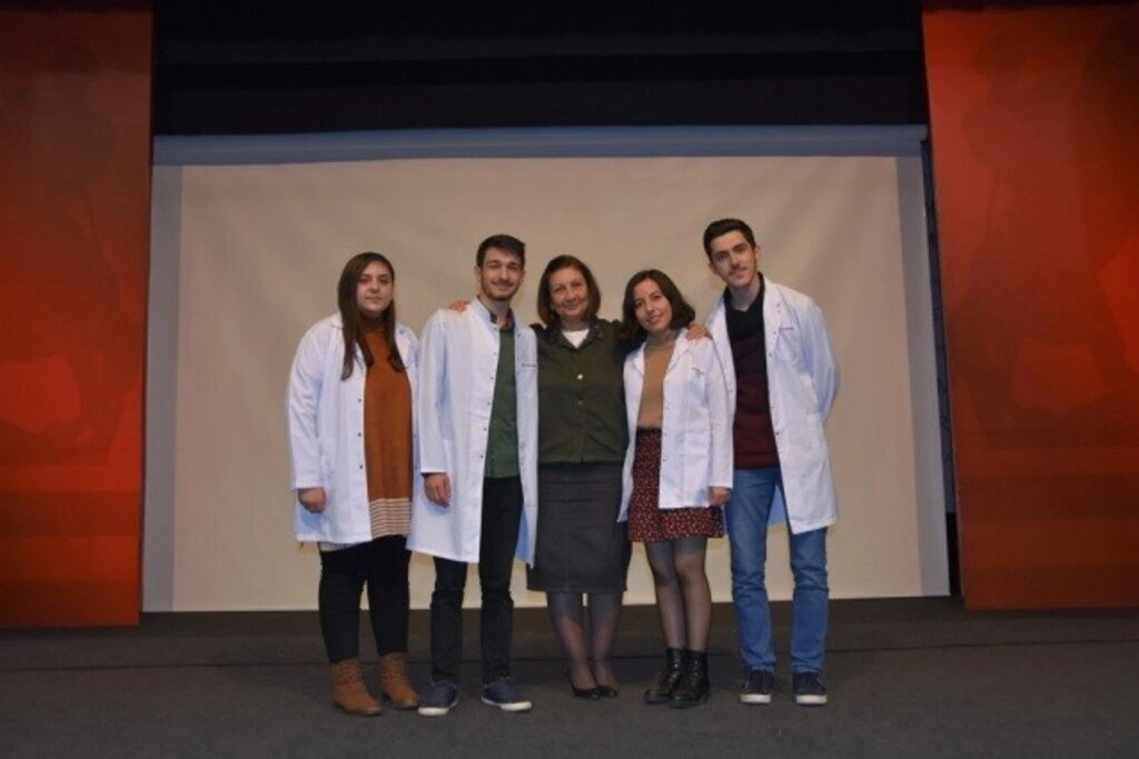 Genç Diş Hekimi Adayları Beyaz Önlüklerini Giydi