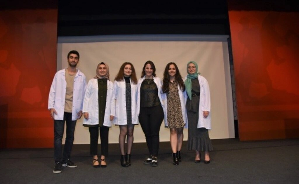 Genç Diş Hekimi Adayları Beyaz Önlüklerini Giydi
