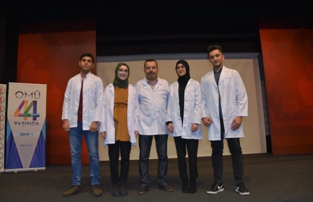 Genç Diş Hekimi Adayları Beyaz Önlüklerini Giydi