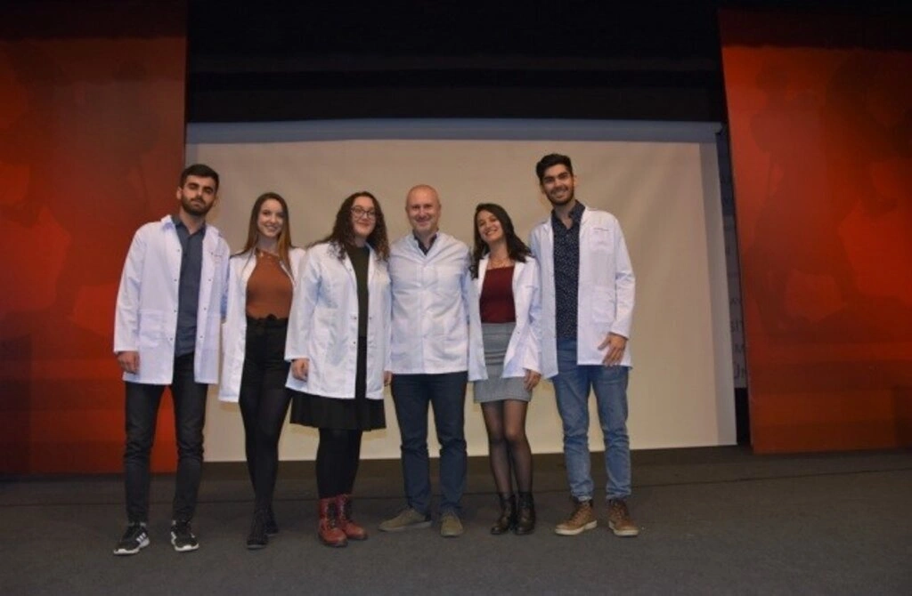 Genç Diş Hekimi Adayları Beyaz Önlüklerini Giydi