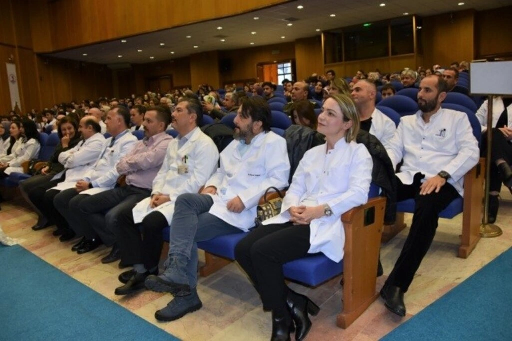 Genç Diş Hekimi Adayları Beyaz Önlüklerini Giydi