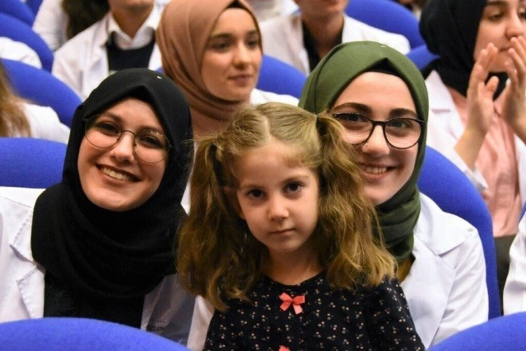 Genç Diş Hekimi Adayları Beyaz Önlüklerini Giydi