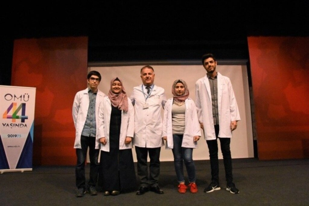 Genç Diş Hekimi Adayları Beyaz Önlüklerini Giydi