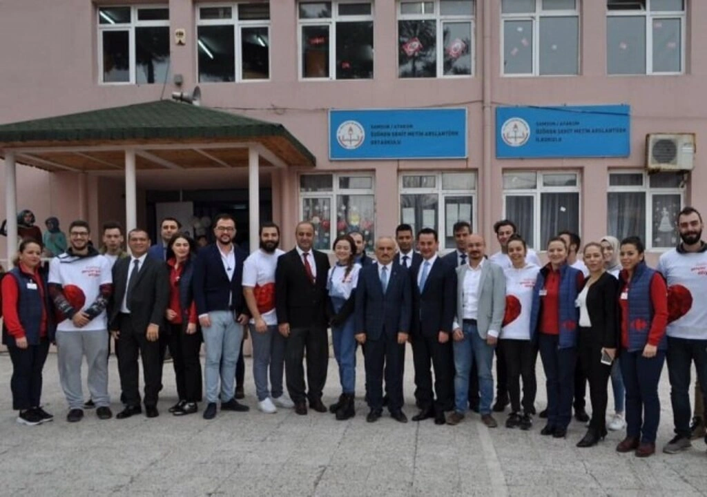 Samsun İğne Deliği Gençlik Merkezi Gönüllüleri'nden kırtasiye desteği