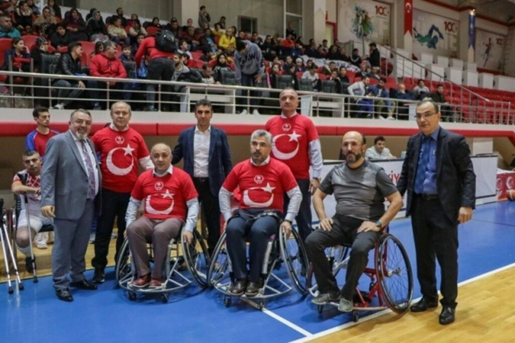 Samsun protokolü ile engelliler çeşitli branşlarda turnuva yaptılar
