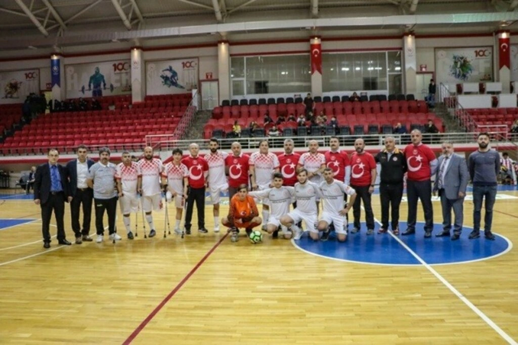 Samsun protokolü ile engelliler çeşitli branşlarda turnuva yaptılar