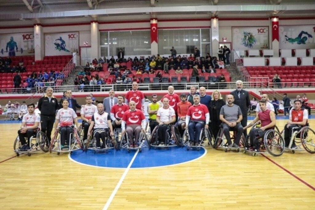 Samsun protokolü ile engelliler çeşitli branşlarda turnuva yaptılar