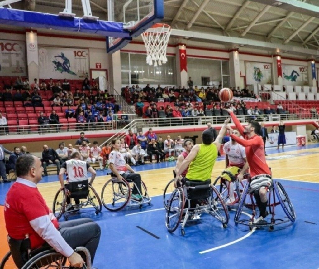 Samsun protokolü ile engelliler çeşitli branşlarda turnuva yaptılar