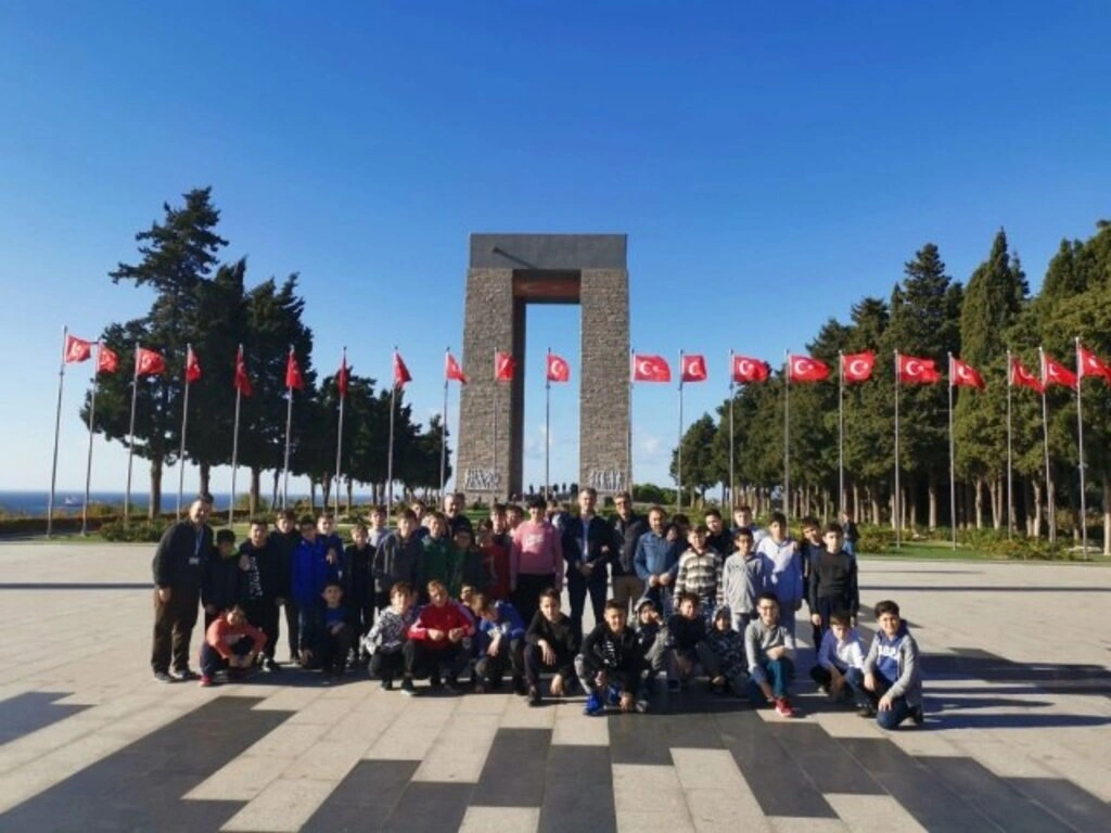 TÜGVA'lı gençlerden Ecdada Vefa ziyareti