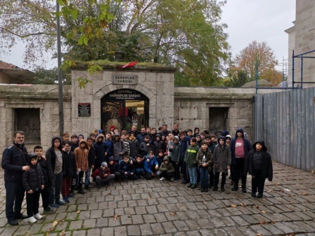 TÜGVA'lı gençlerden Ecdada Vefa ziyareti