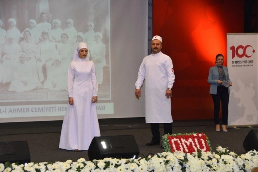 Geçmişten Günümüze Hemşirelik Kıyafetleri Defilesi OMÜ’de Sergilendi