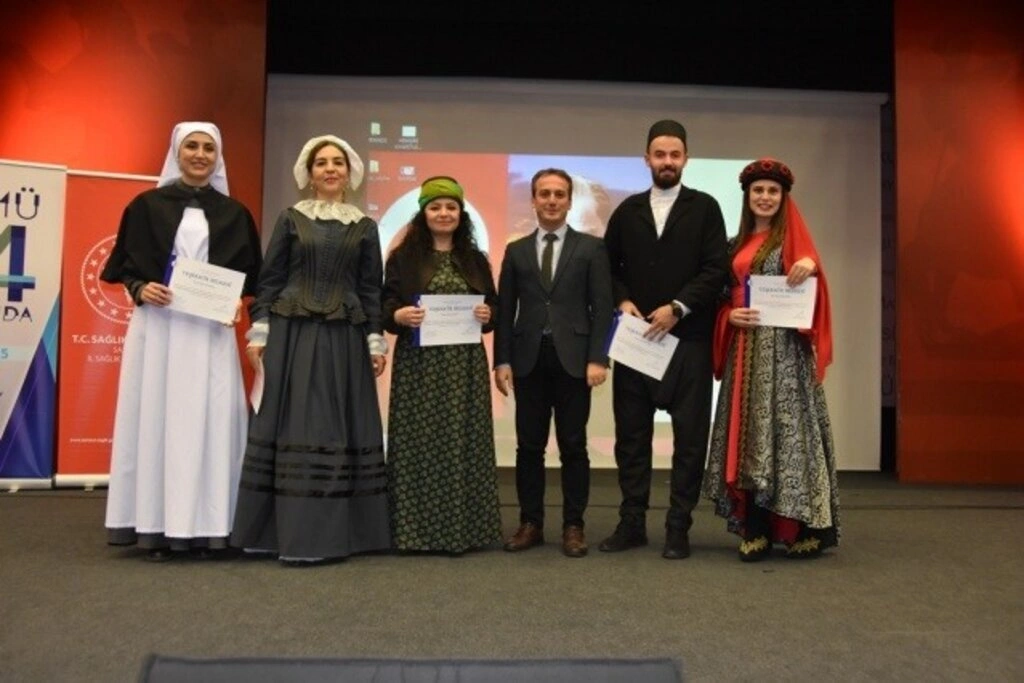 Geçmişten Günümüze Hemşirelik Kıyafetleri Defilesi OMÜ’de Sergilendi