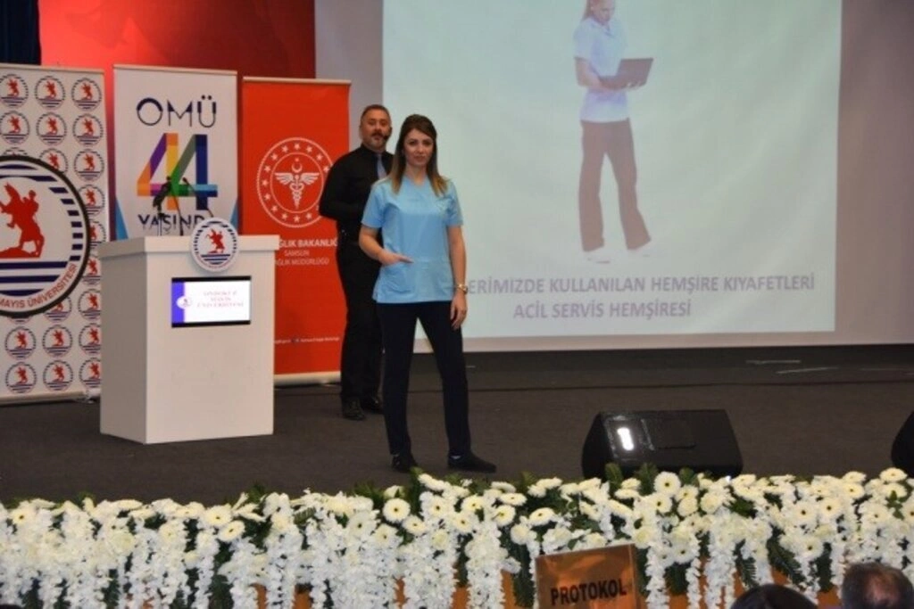 Geçmişten Günümüze Hemşirelik Kıyafetleri Defilesi OMÜ’de Sergilendi