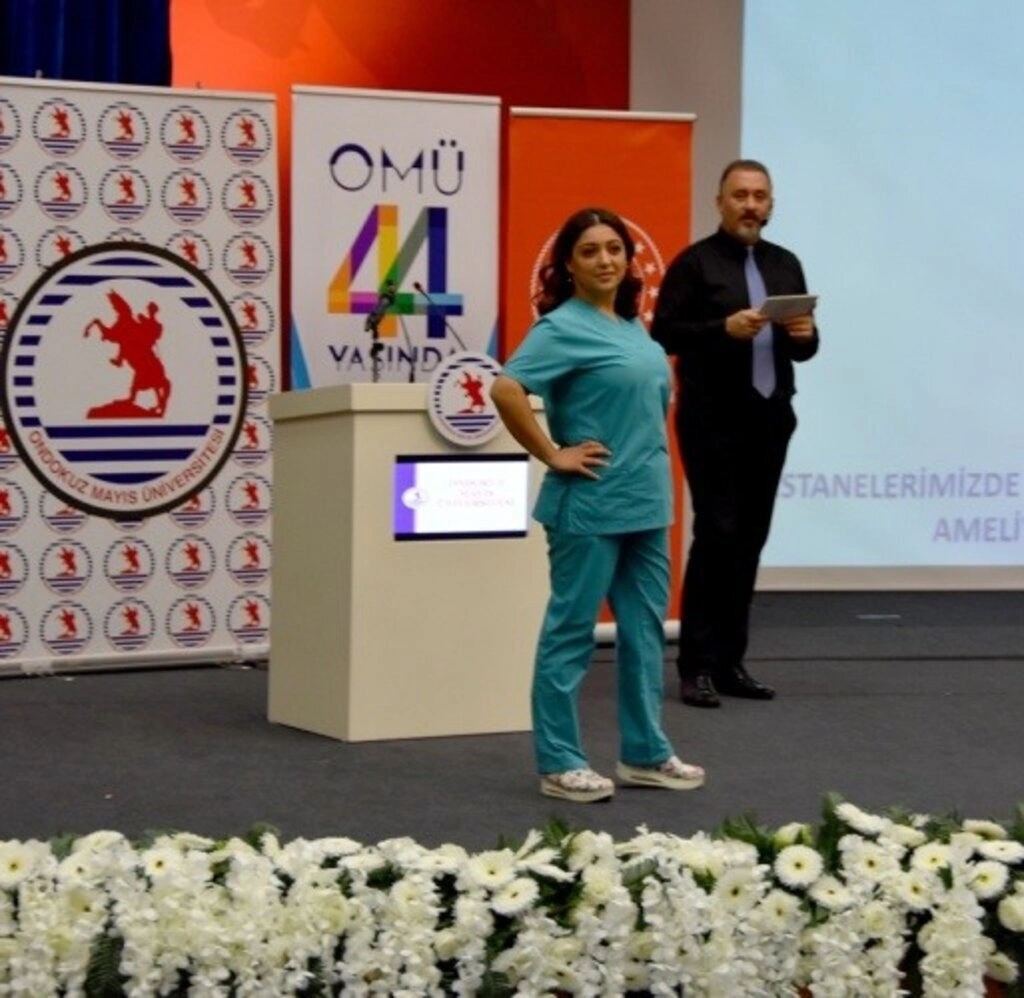 Geçmişten Günümüze Hemşirelik Kıyafetleri Defilesi OMÜ’de Sergilendi