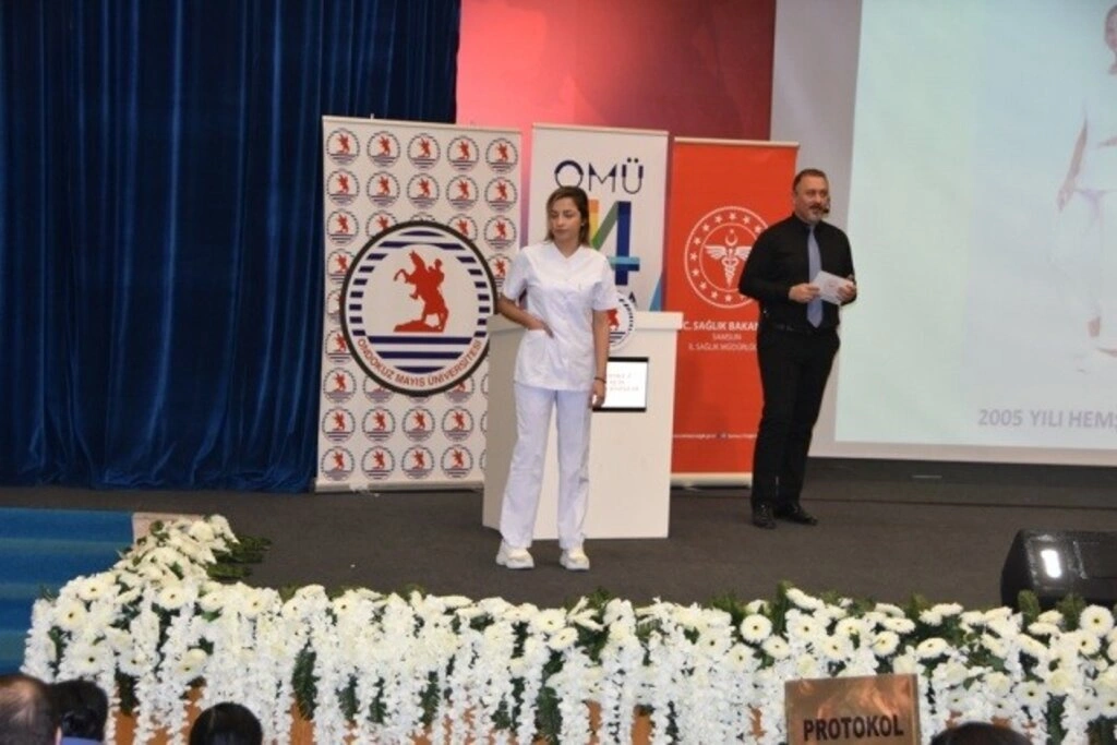 Geçmişten Günümüze Hemşirelik Kıyafetleri Defilesi OMÜ’de Sergilendi