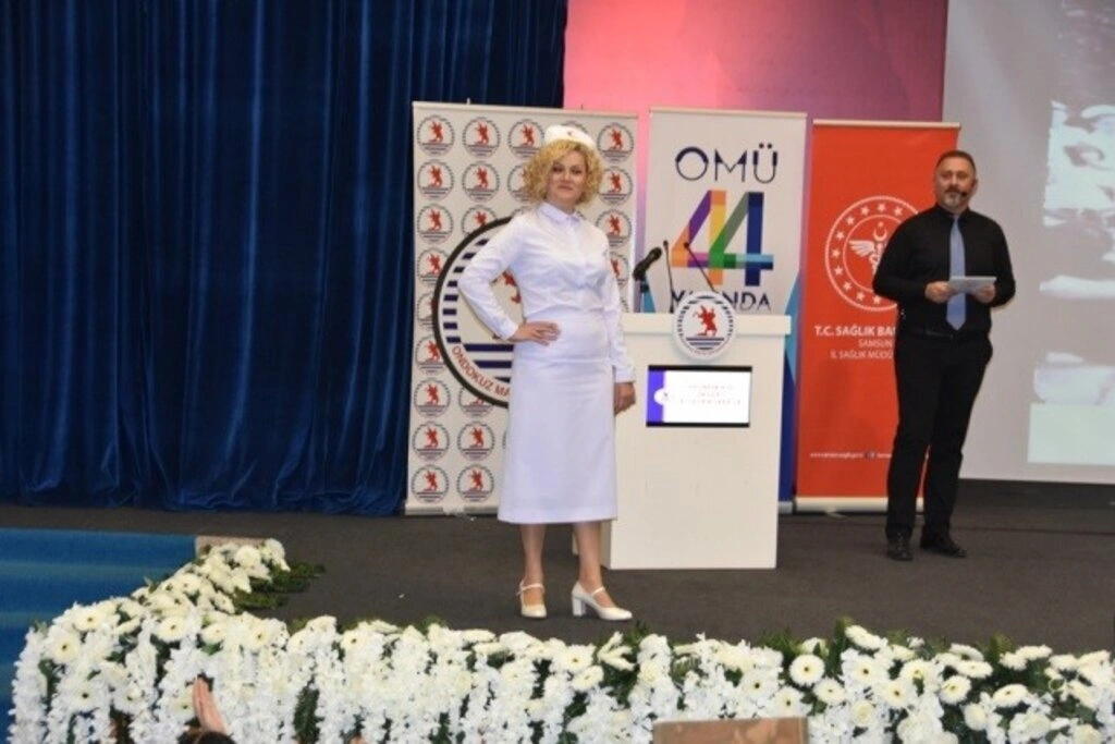 Geçmişten Günümüze Hemşirelik Kıyafetleri Defilesi OMÜ’de Sergilendi