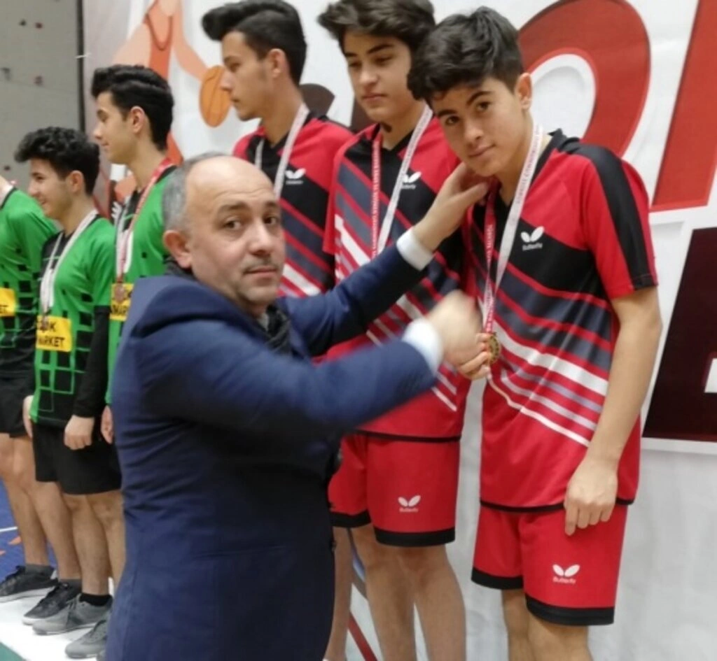Gençler Kız-Erkek Masa Tenisi İl Birinciliği ödülleri verildi