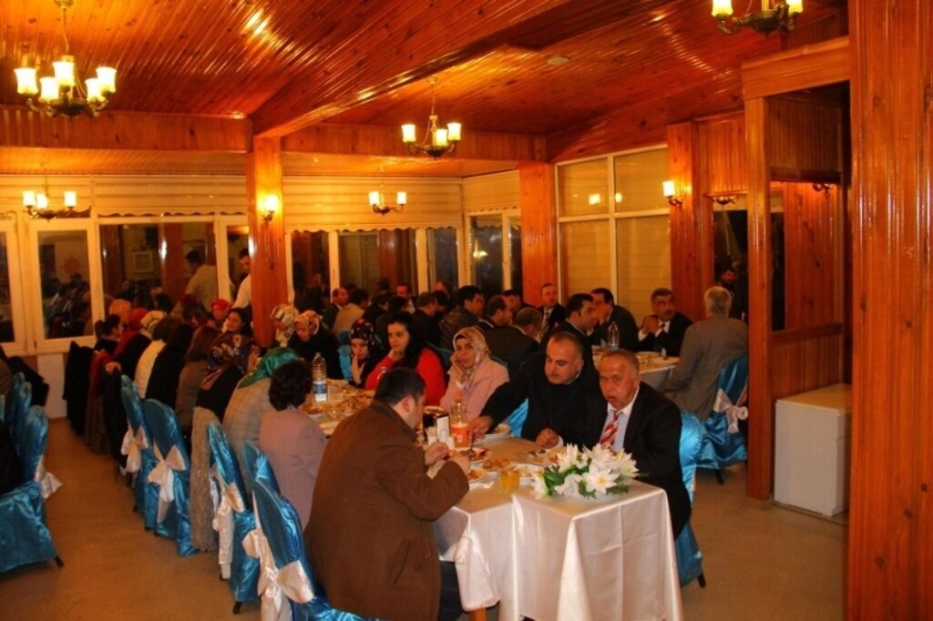 AK Parti Samsun İl Başkan Adayı Muharrem Göksel'in delegelere vermiş olduğu yemek programı