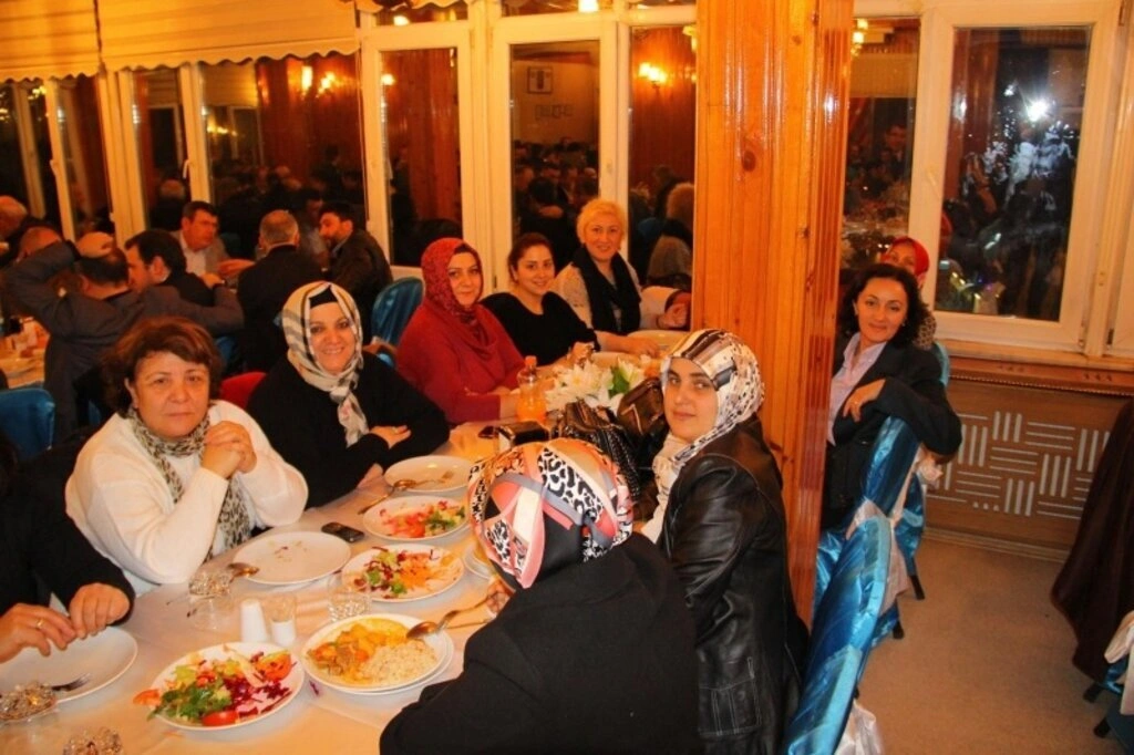 AK Parti Samsun İl Başkan Adayı Muharrem Göksel'in delegelere vermiş olduğu yemek programı