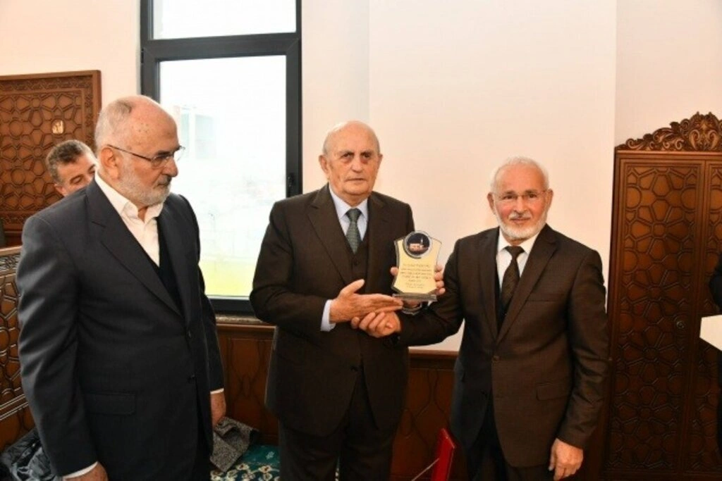 Yeşilyurt Demir Çelik Camii hizmete açıldı