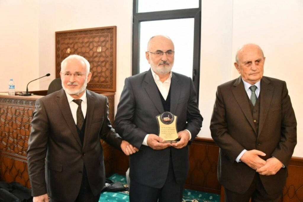 Yeşilyurt Demir Çelik Camii hizmete açıldı